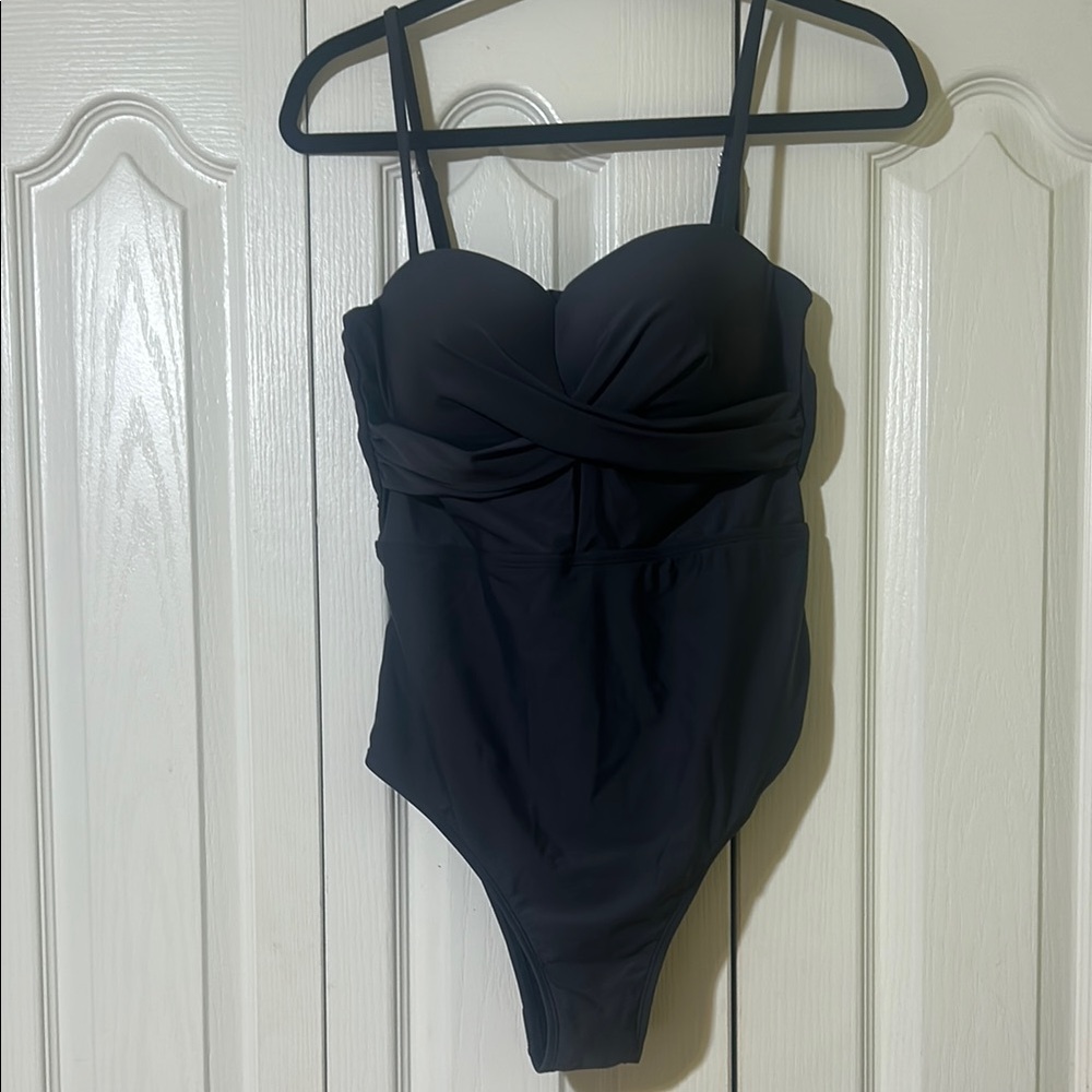 Cupshe Black One Piece Swimsuit with Sweetheart Neckline